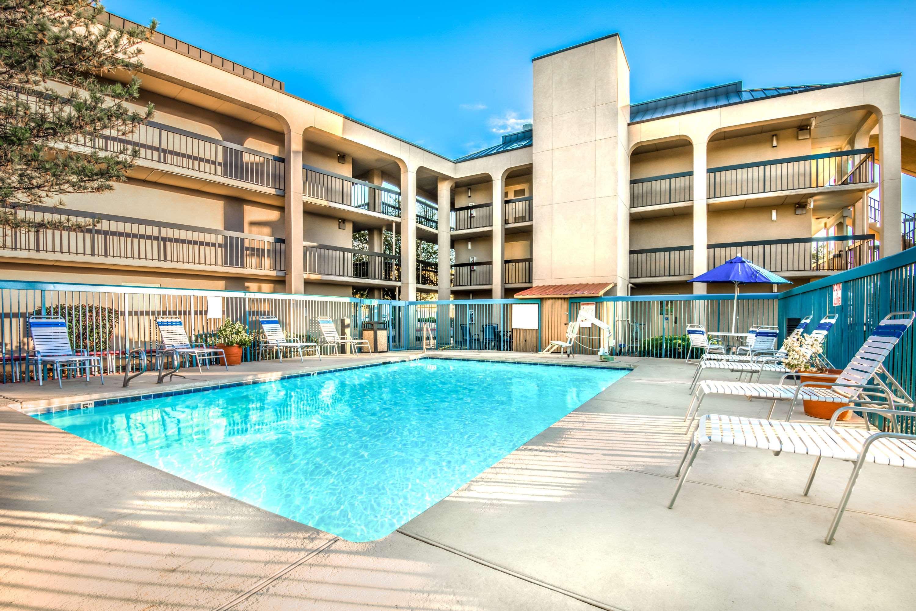 Days Inn & Suites By Wyndham Albuquerque North Exterior photo